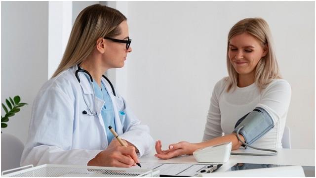 20 की उम्र के बाद महिलाओं  को रेगुलर्ली कराने चाहिए ये जरूरी हेल्थ टेस्ट्स, जानिए क्यों ?