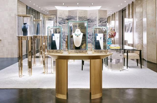 आसमान छू रहे सोने के दामों ने दुनिया की सबसे बड़ी लग्जरी कंपनी की भी उड़ाई नींद