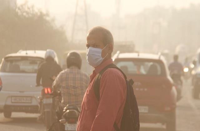 दिल्ली में दिवाली पर दमघोंटू हवा! AQI 550 के पार, आसमान में छाई जहरीली धुंध; AQI 550 के