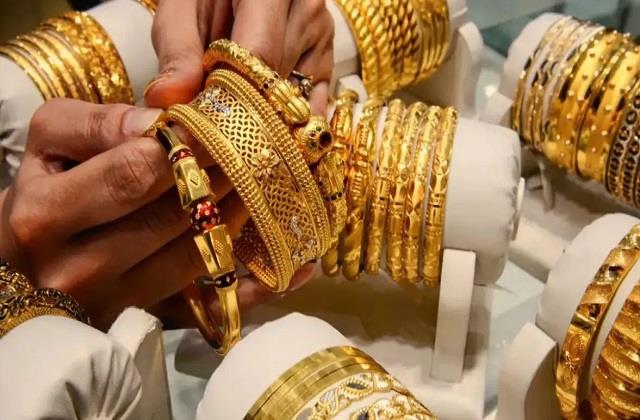 Gold Price Today: धनतेरस पर जानें सोने का ताजा भाव, यहां से खरीदारी पड़ेगी सस्ती, देखें आज का लेटेस्ट रेट - know the latest price of gold on dhanteras buying from here will be cheaper-mobile
