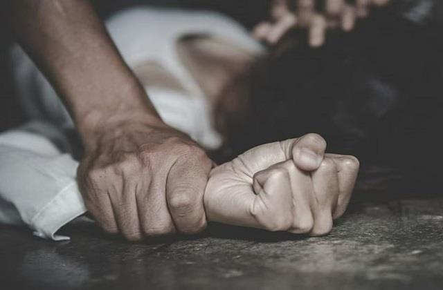 पिता ने 14 साल की बेटी से दो महीने किया ऐसा घिनौना काम कि सुनकर कांप उठेगी रूह