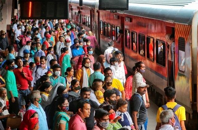 अब हम छठ पर कैसे पहुंचेंगे घर...? IRCTC की वेबसाइट हुई ठप, टूटा लाखों लोगों का दिल