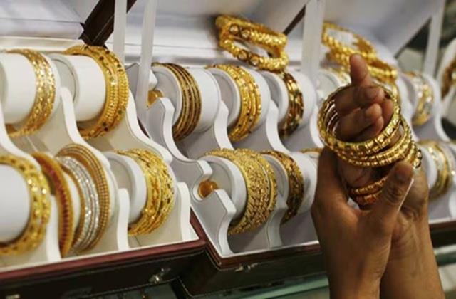 शादी सीजन से पहले धड़ाम गिरा सोना, सीधा 13,000 रुपए सस्ता हुआ Gold !
