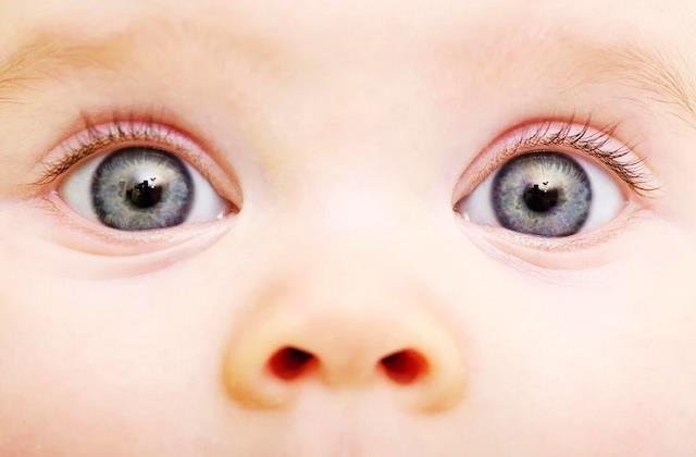 5 महीने की बच्चे की आंख हुई काली, ऐसे लक्षण दिखने पर पेरेंट्स न करें इग्रोर