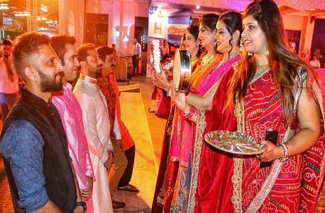 वैवा‍हिक जीवन में नहीं हैं खुशियां, तो करवा चौथ पर चुपचाप कर लें ये काम