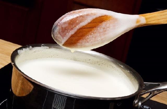 नहीं जमती दूध में मोटी मलाई तो ये Kitchen Tips करेंगे आपका काम आसान