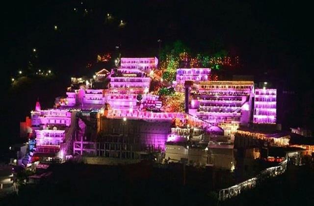 माता वैष्णोदेवी यात्रा:  नवरात्रि में 1.70 लाख से ज़्यादा श्रद्धालुओं ने किए मां के दर्शन