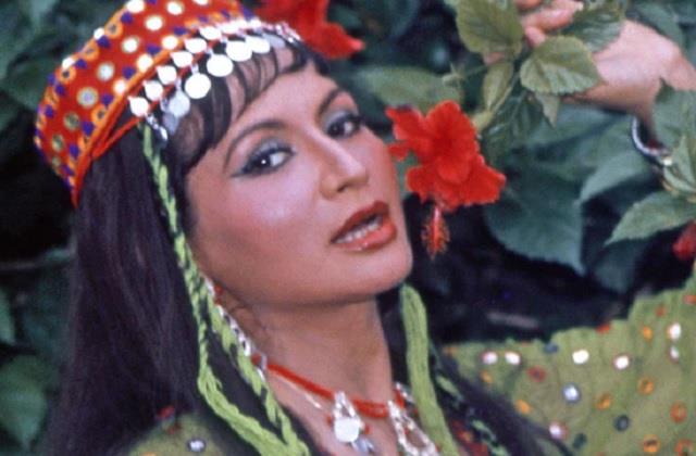 दो बार पिता को खोया और इकलौता भाई भी बचा नहीं पाई, Helen ने एक गलत फैसला लिया और सड़क पर आ गई!