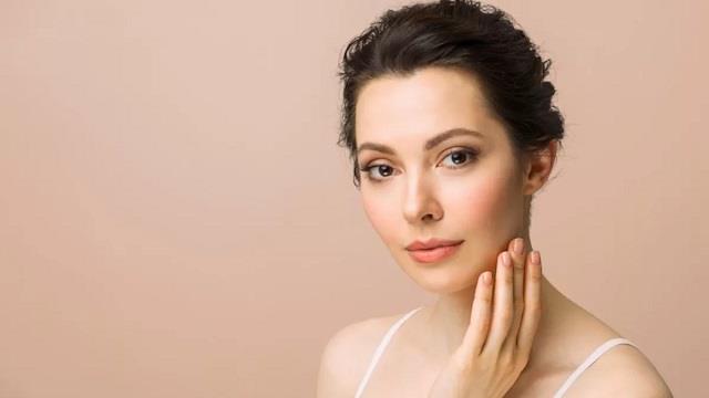 ब्यूटी प्रोडक्ट्स छीन सकते हैं स्किन का निखार, इस्तेमाल करने से पहले हो जाएं सावधान