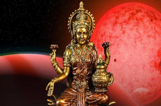 इस दिवाली मां लक्ष्मी खोलेगी धन का खजाना, 100 साल बाद बन रहा है महालक्ष्मी योग