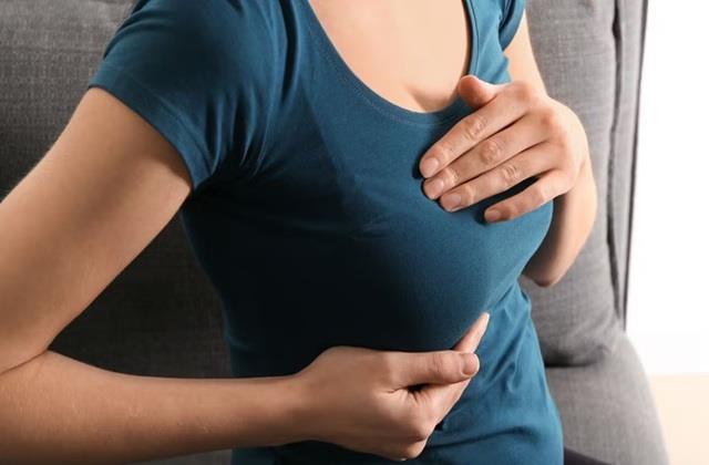 पीरियड्स से पहले होता है ब्रेस्ट में पेन ? जानिए क्या है इस परेशानी की असली वजह