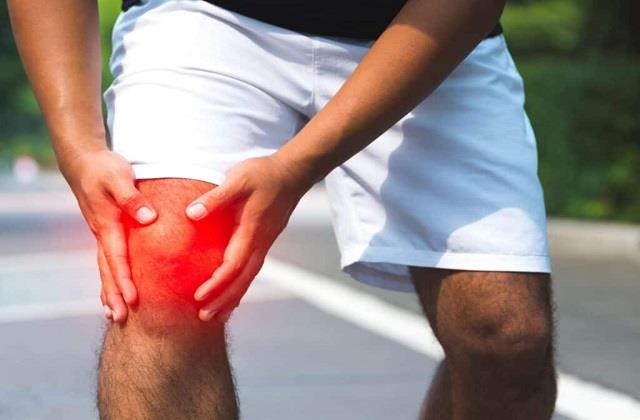 घुटनों में गैप आने की निशानियां, गैप आने के बड़े कारण और पढ़ें देसी उपचार