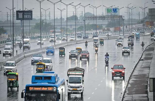 आसमान से फिर बरस रही है आफत, भारी बारिश और तूफान का अलर्ट जारी