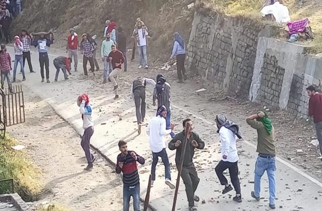 दिवाली के अगले दिन यहां बरसते हैं पत्थर, मां काली को चढ़ाया जाता है भक्त का खून