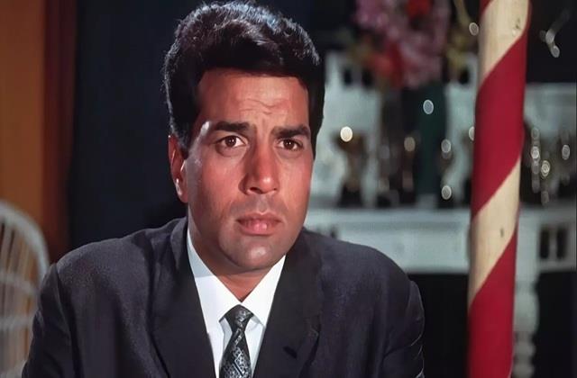 एक बार सेट पर शराब पीते पकड़े गए थे धर्मेंद्र, इस एक्ट्रेस ने पकड़ लिया था रंगे हाथों
