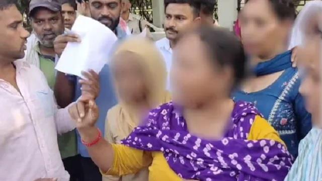 'प्राइवेट पार्ट की फोटो दो, पीरियड्स आने का प्रूफ दिखाओ'...यूनिवर्सिटी प्रशासन की शर्मनाक हरकत