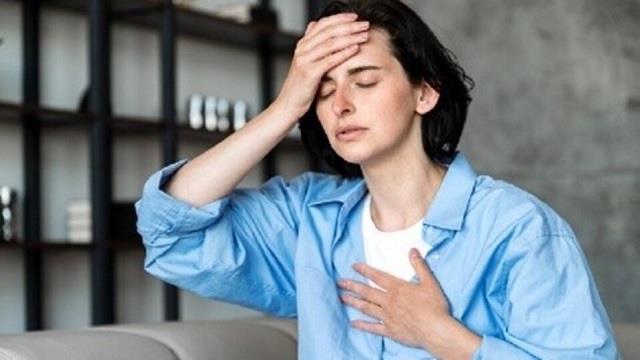 हार्ट अटैक से पहले महिलाओं में दिखते हैं ये 5 संकेत