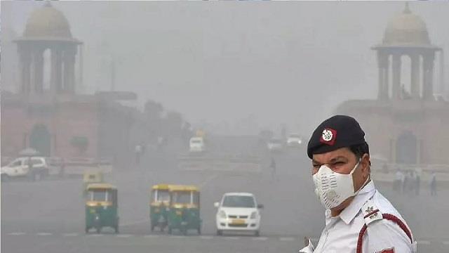 दिल्ली की हवा में ज़हर घुला! प्रदूषण ने तोड़ा रिकॉर्ड, लोग परेशान...कई इलाकों में हालात गंभीर