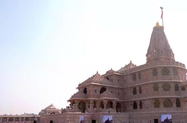राम-सीता के विवाह पंचमी के शुभ मुहूर्त पर  राम मंदिर के शिखर पर फहराया धर्म ध्वज