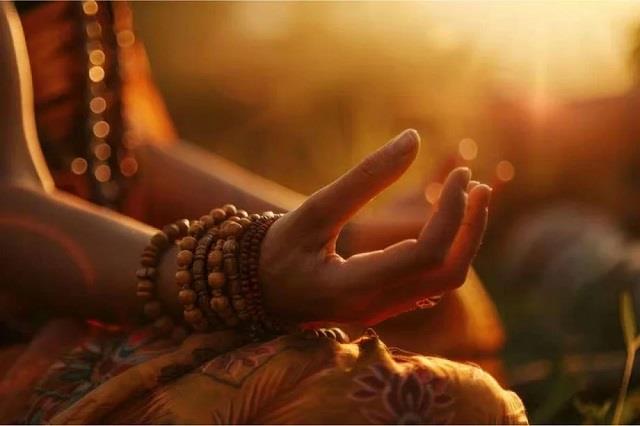 प्रमोशन और कार्यस्थल की सफलता पाने के लिए इन मंत्रों का करें जाप