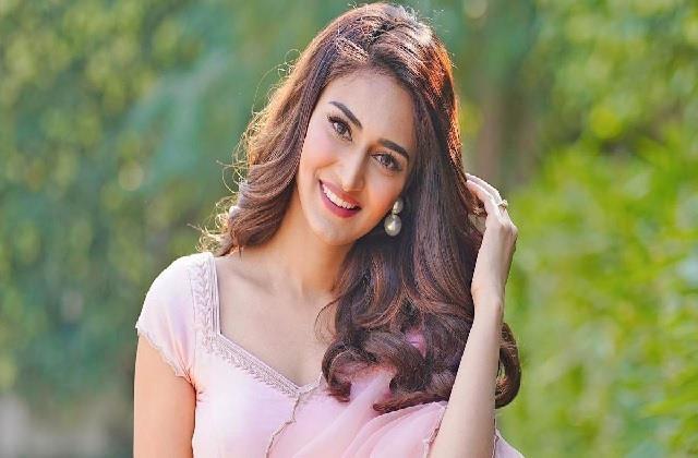 बातुनी होती हैं E नाम की लड़कियां, जानिए इनके नाम से जुड़े कुछ Interesting Facts