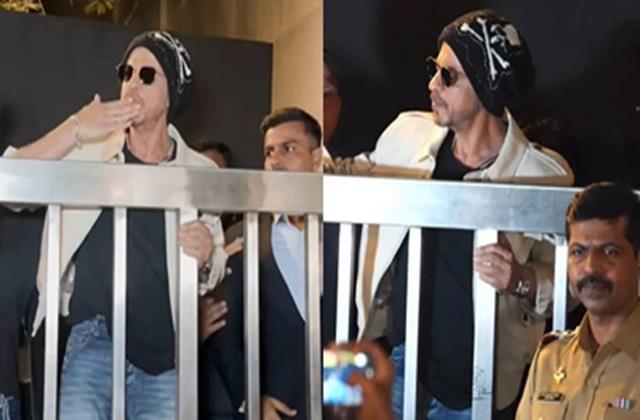 शाहरुख के 60वें जन्मदिन पर फैंस के बीच मची अफरा-तफरी,  किंग खान ने मांगी माफी