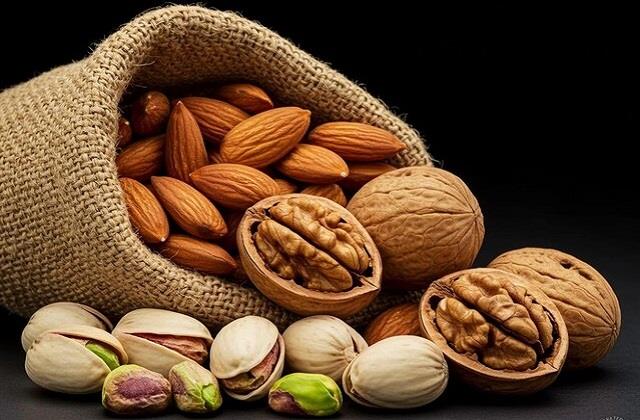 बाजार से नकली Dry Fruits तो नहीं ले आए आप? इस तरह से करें असली-नकली की पहचान