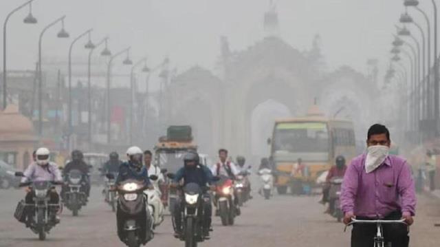 आंखों में जलन, सांसों में घुटन…प्रदूषण से हालत खराब, लगातार  AQI 400 के पार