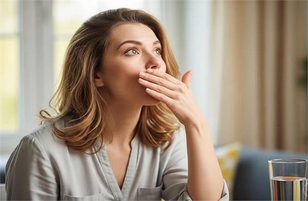 बार-बार हिचकी आ रही है? इसे हल्के में न लें, हो सकती है गंभीर बीमारी