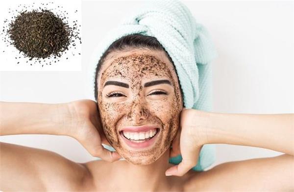 नेचुरल ग्लो पाने के लिए इस तरह त्वचा पर लगाएं चायपत्ती का ये फेस मास्क