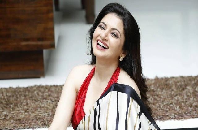 सिर्फ इस फेसपैक से चमकता है Bhagyashree का चेहरा, ग्लोइंग स्किन के लिए करें रुटीन में शामिल