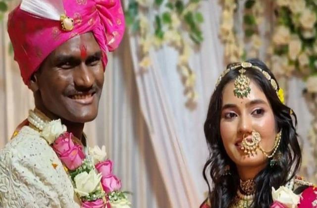 शादी के बाद सोशल मीडिया पर viral हो रहा ये कपल, दूल्हे ने कहा काला हूं तो क्या हुआ...