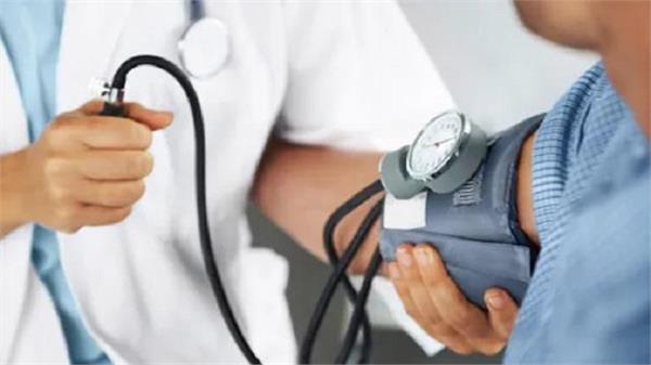डॉक्टर का दावा: सिर्फ 3 घरेलू उपायों से कंट्रोल होगा हाई BP, दवाइयों की जरूरत नहीं!
