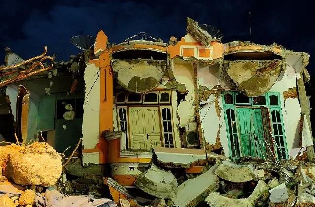 इंडोनेशिया में कुदरत का कहर: बाढ़ के बाद अब तेज भूकंप के झटकों से मचा हड़कंप