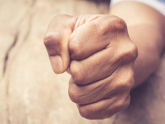 जब ग़ुस्सा दरवाज़ा खटखटाए तो खुद को चुनिए: एक दोस्त की परेशानी और मेरी ज़िंदगी में आया बदलाव