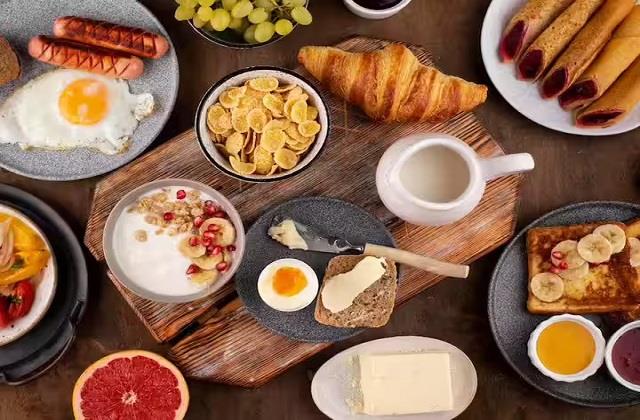 सुबह के नाश्ते में भूलकर भी न खाएं ये चीजें, नहीं तो सेहत पर पड़ेगा बुरा असर