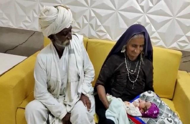 इलाज पर इलाज, टूटती उम्मीदें… लेकिन हिम्मत नहीं टूटी, 70 साल की उम्र में मां बनीं महिला