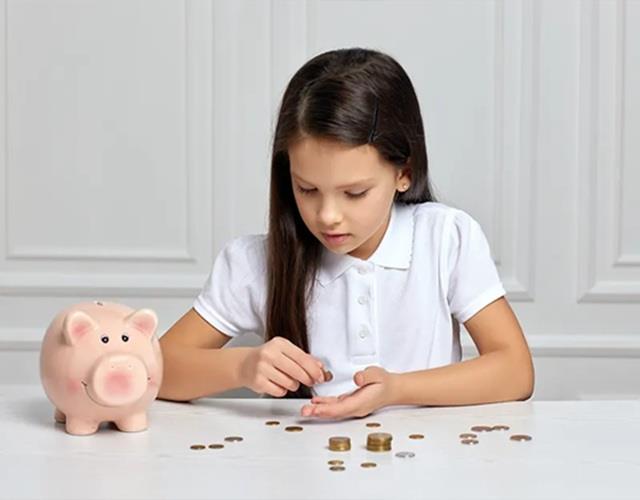 परिवार में है पैसों की तंगी? तो अपने बच्चे से छुपाएं नहीं उसे सारी बात बताएं