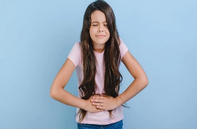 क्या आपके बच्चों को भी बार-बार होती है पेट में इंफेक्शन तो जानिए कैसे करें उनकी Care