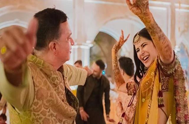 दादा बनने पर खुशी से झूमे कैटरीना कैफ के ससुर, जूनियर कौशल के लिए मांगा आशीर्वाद