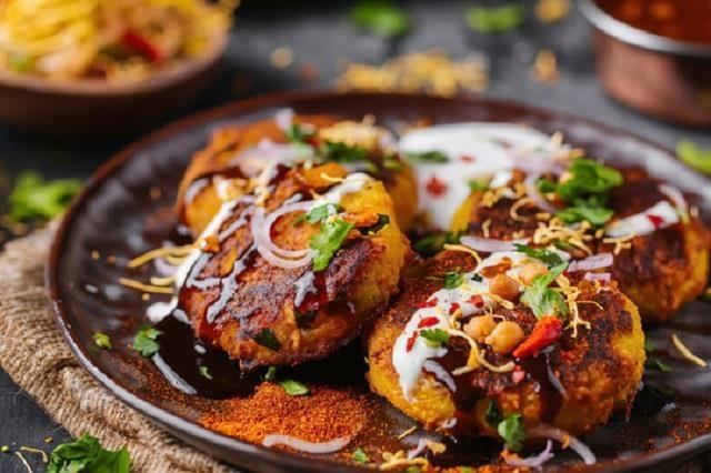 झटपट बनाएं कुरकुरी और लच्छेदार आलू टिक्की, इस रेसिपी के साथ
