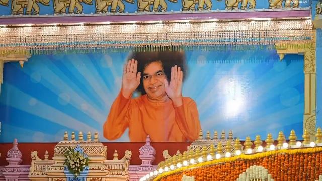 कौन थे श्री सत्य साई बाबा? सचिन तेंदुलकर और पीएम मोदी ने किया जन्मशताब्दी समारोह में सम्मान