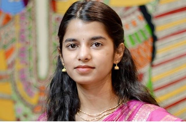 महंगे ब्यूटी प्रॉडक्ट नहीं सिर्फ...  खुल गया बिहार की बेटी मैथिली ठाकुर की चमकती त्वचा का राज