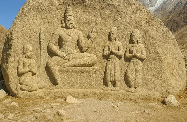 जहां कभी तबाही मचाई थी चट्टानों ने वहीं आज उभरी आस्था, जानें 31 दिव्य आकृतियों का रहस्य