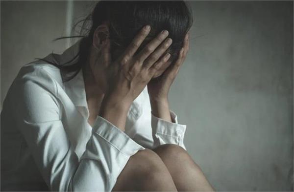 शादीशुदा होने के बावजूद बार-बार बनाए शारीरिक संबंध, इस मशहूर पंजाबी गायक के खिलाफ रेप का केस दर्ज