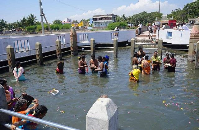 भगवान राम ने यहां स्वयं समंदर में स्थापित किए थे नवग्रह, जानें क्यों प्रसिद्ध है ये चमत्कारी तालाब