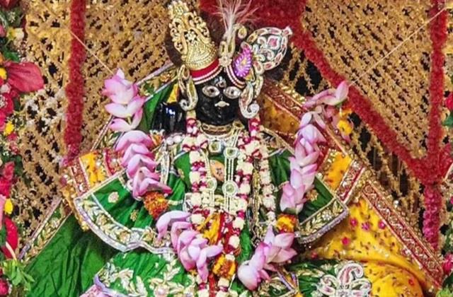 बांके बिहारी मंदिर में हलवाई ने भाेग बनाने से किया इनकार, टूटी सैकड़ों साल पुरानी परंपरा