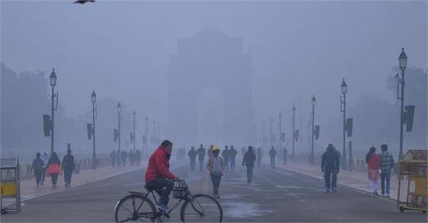 कोहरा और प्रदूषण से बिगड़े हालात, 25 इलाकों में AQI 400 से ज्यादा, बारिश से बढ़ेगी ठंड