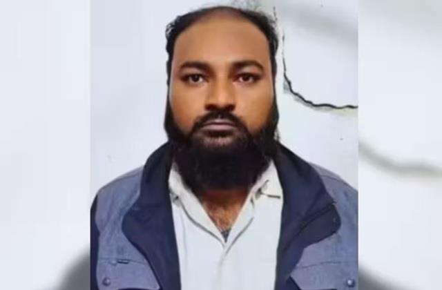 बुर्का न पहनने पर सनकी आदमी ने पत्नी और दो बेटियों की कर दी हत्या, फिर घर में ही दफनाए शव