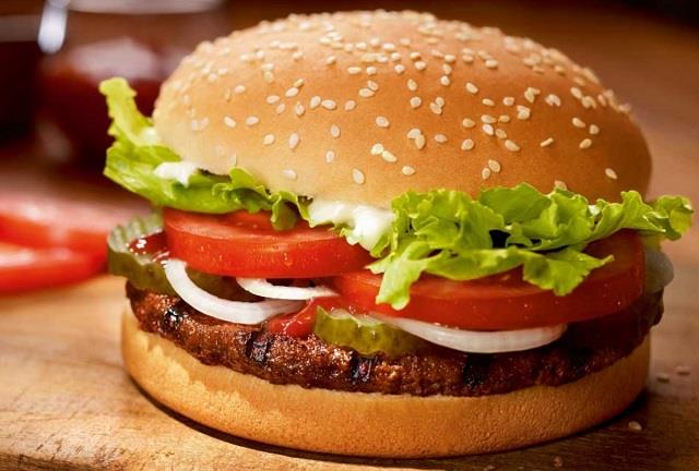 अगर आप भी Burger King के शौकीन हैं तो एक मिनट रुकिए पढ़ लें ये खबर ,वरना पछताएंगे